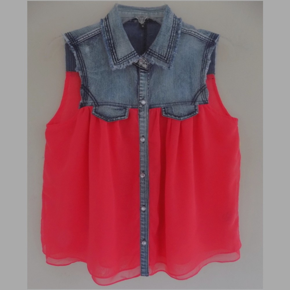 Loose sleeveless top M Blue denim Semi-sheer red Buttons Collar 2-color Wesstern